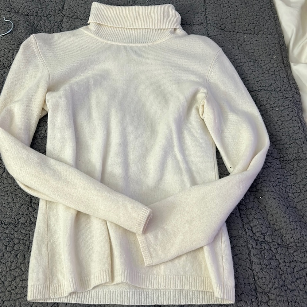 Kiltane Scottish women’s white cashmere sweater medium